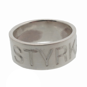 Fingerring i �kta silver med gravyr i gruppen Namnsmycken hos Anna Veronica Design Collection (199-16Rr)