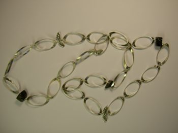 Black Pearl,  Fly Me, halsband i gruppen Halsband hos Anna Veronica Design Collection (HA0170)