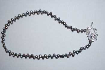 Halsband Grey i gruppen Halsband hos Anna Veronica Design Collection (HA0203)