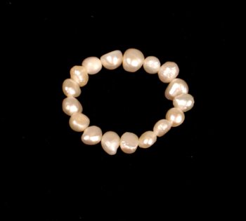 Pearl White ring i gruppen Ringar hos Anna Veronica Design Collection (RI0103)